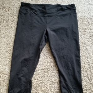 Black Lululemon Pace Rival Crop size 12 EUC